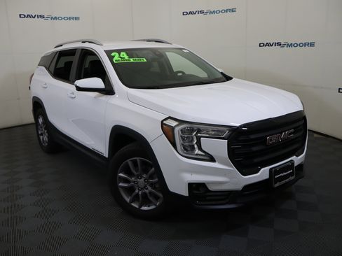 Used 2024 GMC Terrain SLT AWD/4WD image 2