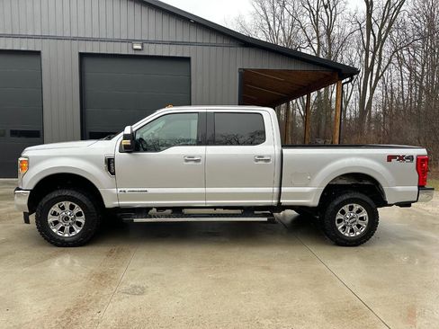 Used 2017 Ford F250 XLT w/ XLT Premium Package image 2