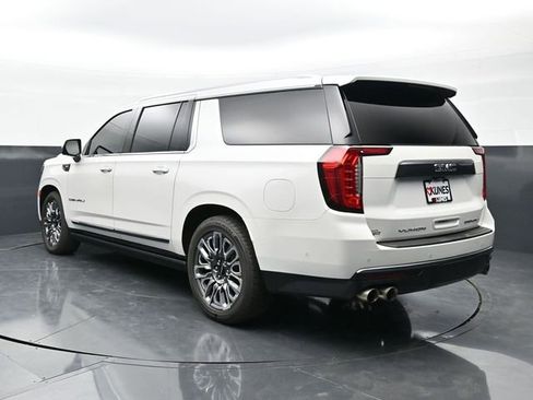 Used 2023 GMC Yukon XL Denali Ultimate AWD/4WD image 5