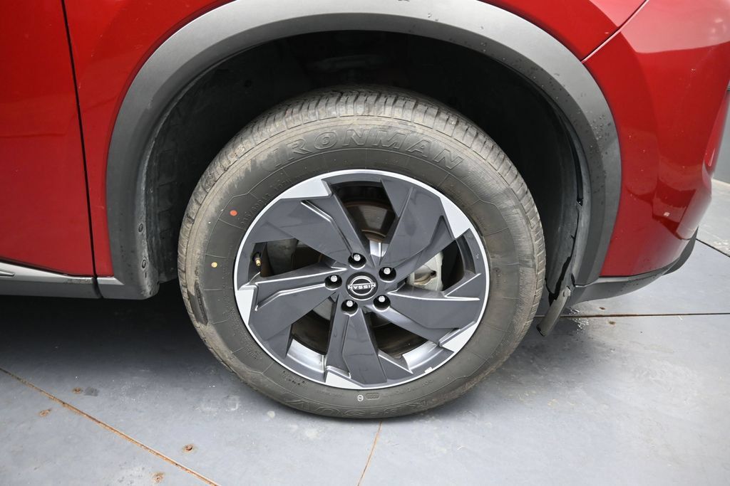 Used 2025 Nissan Rogue SV FWD image 12
