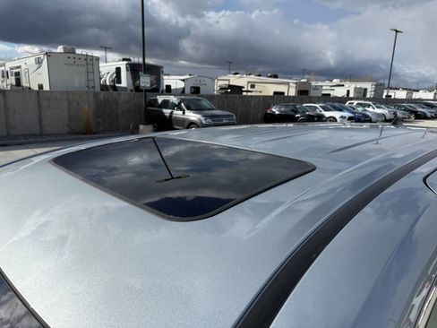 Used 2023 Toyota Sienna XLE image 9