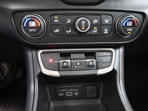 Used 2024 GMC Terrain Denali w/ Denali Premium Package image 17