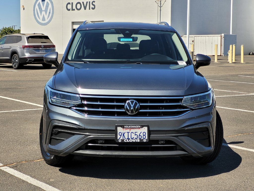 Used 2023 Volkswagen Tiguan SE FWD image 3