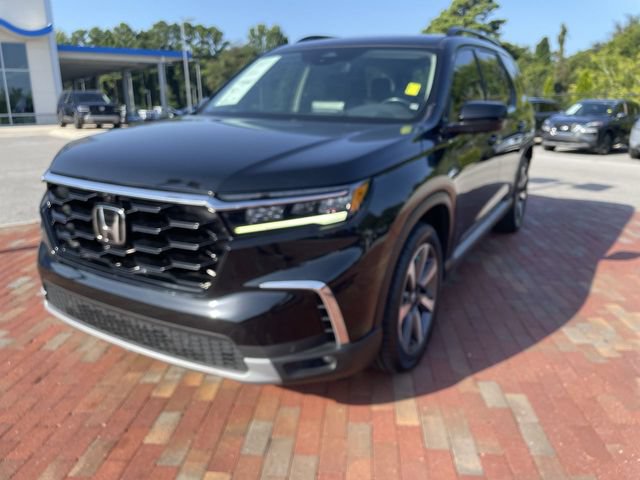 Used 2025 Honda Pilot Elite image 1