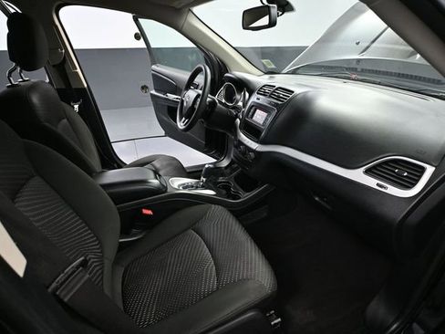Used 2019 Dodge Journey SE image 44