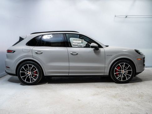 New 2026 Porsche Cayenne S image 8