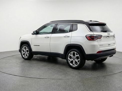 Used 2025 Jeep Compass Latitude image 6