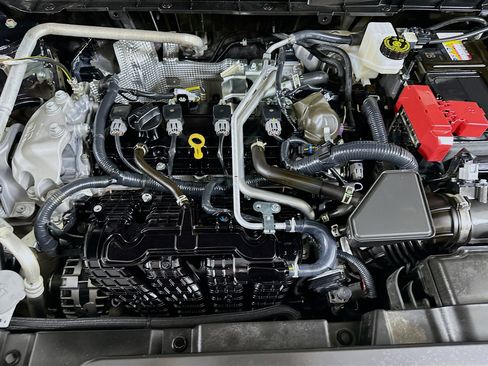 Used 2025 Mitsubishi Outlander SE image 32