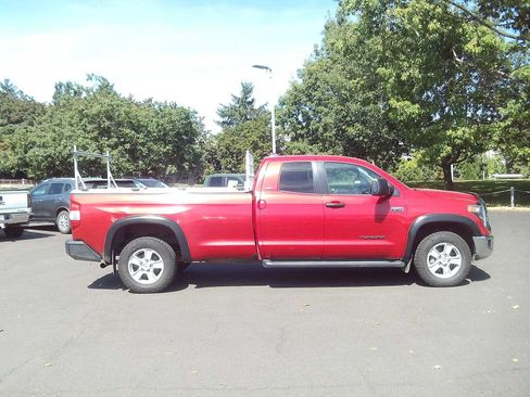 Used 2020 Toyota Tundra SR5 w/ SR5 Convenience Package AWD/4WD image 6