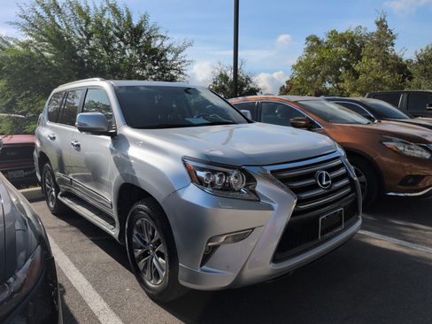 Used 2016 Lexus GX 460 Luxury w/ Preferred Accessory Package AWD/4WD image 2