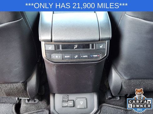 Used 2024 Toyota Highlander Platinum AWD/4WD image 32