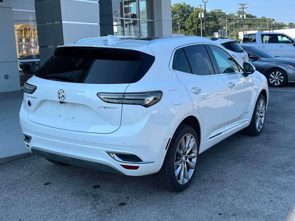 Certified 2022 Buick Envision Avenir w/ Technology Package II FWD image 3