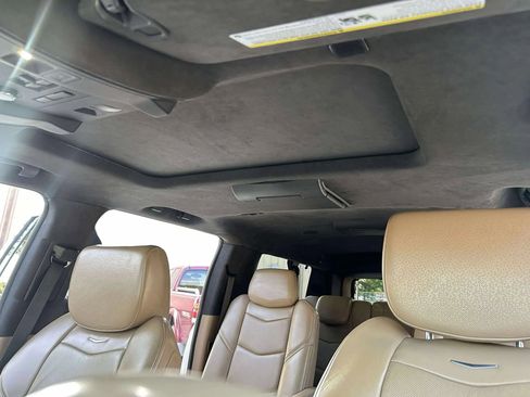 Used 2018 Cadillac Escalade ESV Platinum image 17