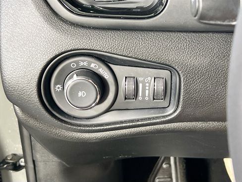 Used 2022 Jeep Renegade Altitude AWD/4WD image 10