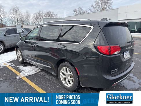 Used 2020 Chrysler Pacifica Touring-L image 5