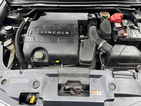 Used 2015 Lincoln MKS AWD image 12