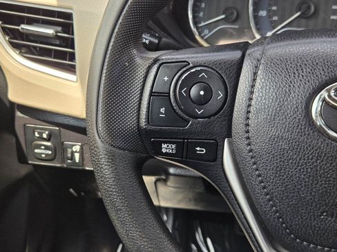 Used 2016 Toyota Corolla LE FWD image 26