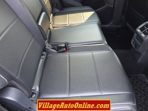 Used 2021 Volkswagen Tiguan SE image 40