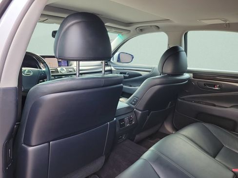 Used 2015 Lexus LS 460 w/ Comfort Package RWD image 11