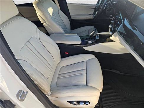 Used 2021 BMW M550i xDrive w/ Premium Package image 18