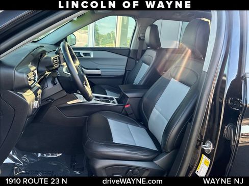 Used 2022 Ford Explorer XLT w/ Equipment Group 202A AWD/4WD image 11