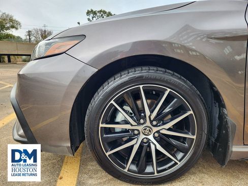 Used 2023 Toyota Camry SE image 4