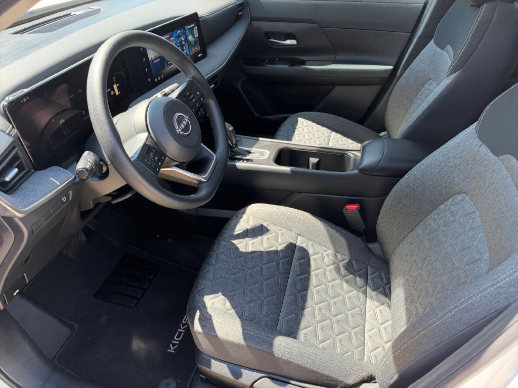 Used 2026 Nissan Kicks SV FWD image 10