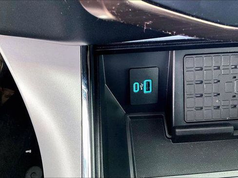 Used 2024 Ford F150 Lightning Lariat image 18