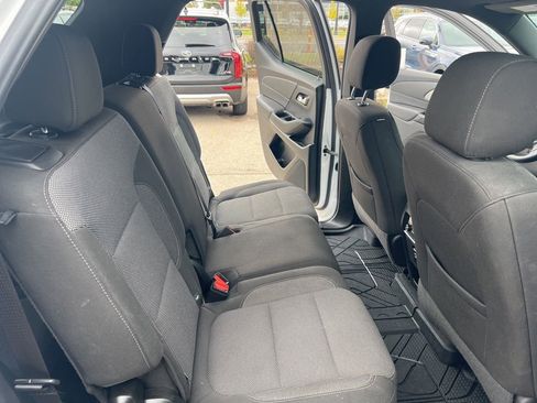 Used 2023 Chevrolet Traverse LT w/ Midnight/Sport Edition image 14