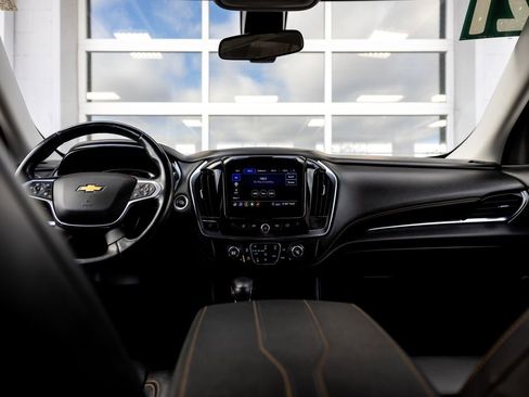Used 2021 Chevrolet Traverse LT image 18