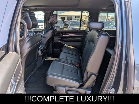 Used 2023 Jeep Wagoneer Series III w/ Premium Group I AWD/4WD image 21