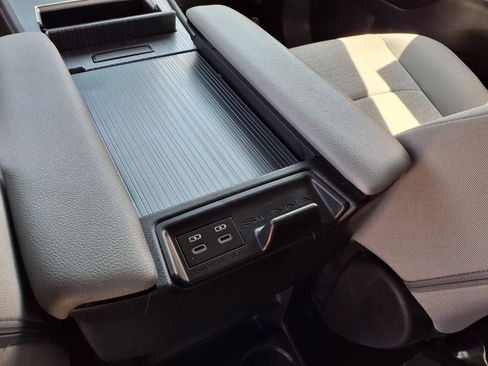 Certified 2025 Toyota Sienna LE FWD image 12