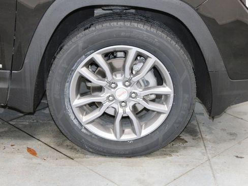 Used 2024 GMC Terrain SLT image 13