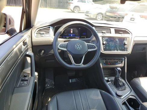 Used 2023 Volkswagen Tiguan SE w/ Panoramic Sunroof Package AWD/4WD image 12