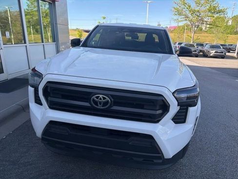 Used 2025 Toyota Tacoma SR AWD/4WD image 15