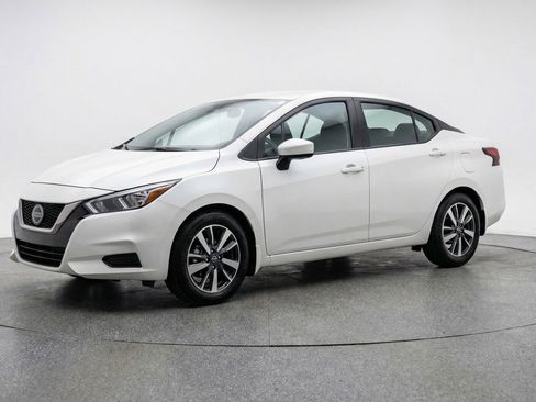 Used 2025 Nissan Versa SV image 2