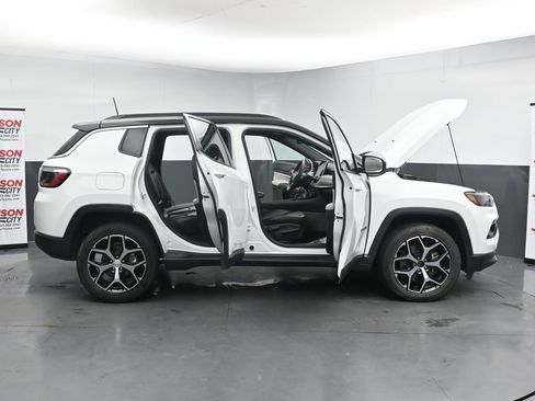 Used 2024 Jeep Compass Limited AWD/4WD image 41