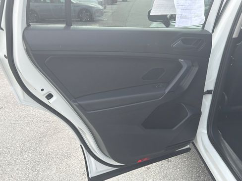 Used 2019 Volkswagen Tiguan SE image 21