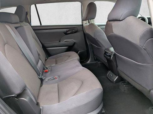 Used 2023 Toyota Highlander LE image 19