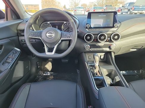 Used 2025 Nissan Sentra SR w/ SR Premium Package image 10