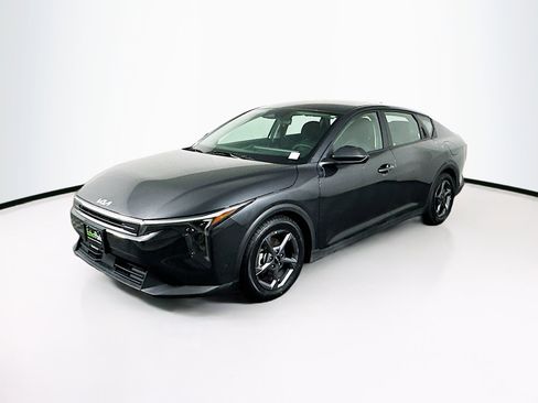 Used 2025 Kia K4 LXS image 3
