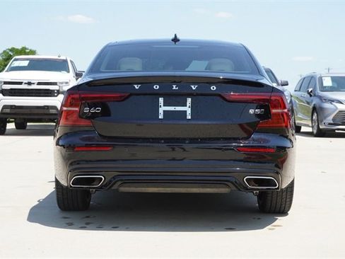 Used 2022 Volvo S60 B5 Momentum w/ Premium Package image 7