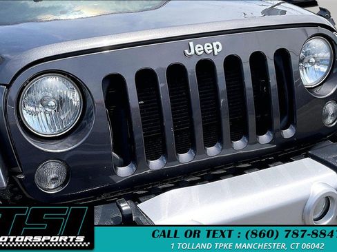 Used 2014 Jeep Wrangler Unlimited Sahara w/ Connectivity Group AWD/4WD image 26