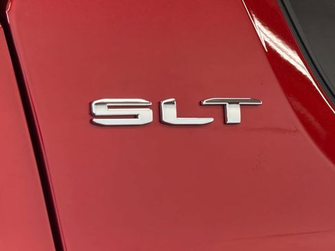 Used 2023 GMC Acadia SLT FWD image 13