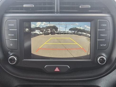 Used 2025 Kia Soul LX w/ LX Technology Package FWD image 7