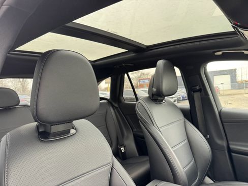 Used 2025 Mercedes-Benz GLC 300 4MATIC image 29