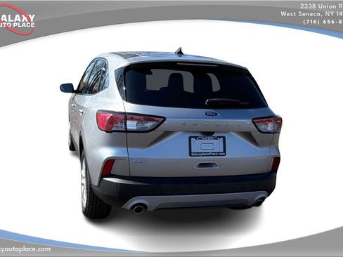 Used 2022 Ford Escape SE image 7