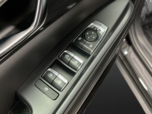 Used 2025 Kia Carnival SX w/ SX Dark Edition Package FWD image 22