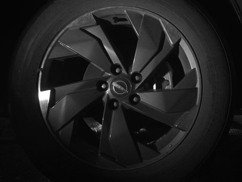 Used 2025 Nissan Rogue SV image 13