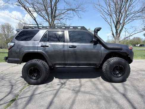 Used 2020 Toyota 4Runner Nightshade AWD/4WD image 32